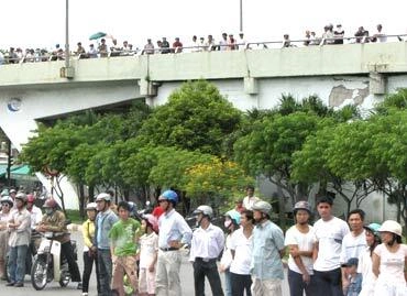nguoi-xem-1348756177_480x0.jpg