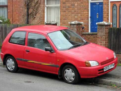 Toyota Starlet 1.0 đời 1996 chỉ chạy được tới 143 km/h.