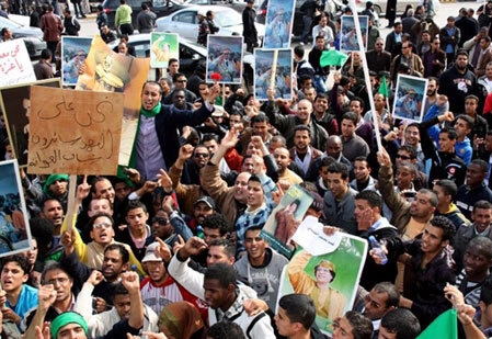 Những người ủng hộ Tổng thống Gaddafi xuống đường tại Tripoli. Ảnh: AFP
