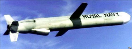 Cứ mỗi một tên lửa hành trình Tomahawk được khai hỏa, ít nhất 1 triệu USD tan thành mây khói. Ảnh: BBC.