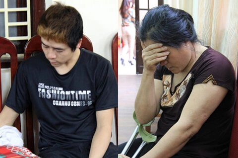 Hai mẹ con chủ chứa ở quán Chân Quê. Ảnh: Thái Thịnh.
