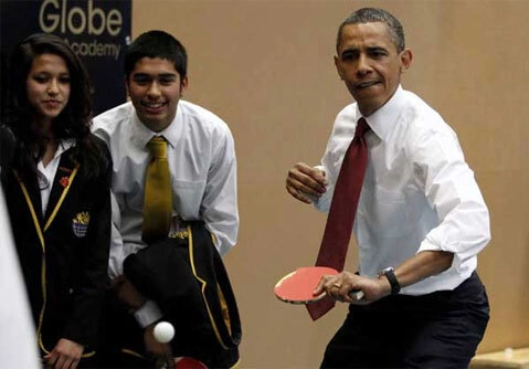 Cuối cùng, một ván đấu đã diễn ra giữa một bên là Obama và Cameron và bên còn lại là hai em học sinh. Cuối cùng, một ván đấu đã diễn ra giữa một bên là Obama và Cameron và bên còn lại là hai em học sinh.