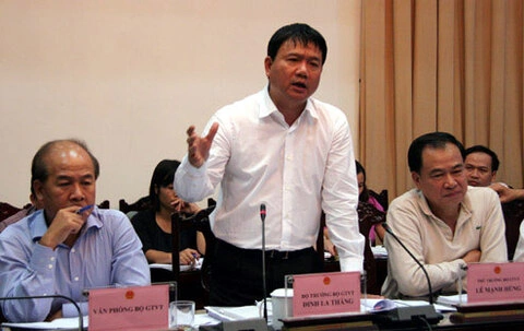 Bộ trưởng Đinh La Thăng phát biểu tại buổi họp chiều 17/10. Ảnh: Tiến Dũng