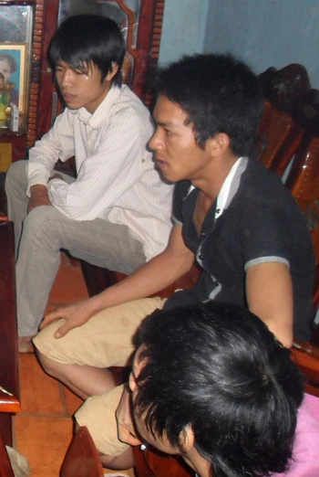 3 thanh niên bị bắt oan định khởi kiện Viện kiểm sát huyện Đồng Phú yêu cầu bồi thường. Ảnh: Chế Bắc.