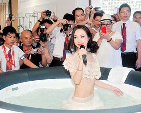 model-986844-1372006278_500x0.jpg
