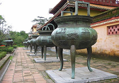 Cửu Đỉnh trong Đại nội Huế. Ảnh: Sưu tầm