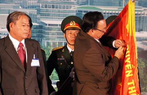 TP Thủ Dầu Một đón nhận Huân chương Lao động hạng Nhì. Ảnh: N.T