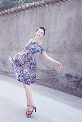 Nét hấp dẫn của Zhang là vẻ đẹp cổ điển pha lẫn hiện đại. Nét hấp dẫn của Zhang là vẻ đẹp cổ điển pha lẫn hiện đại.