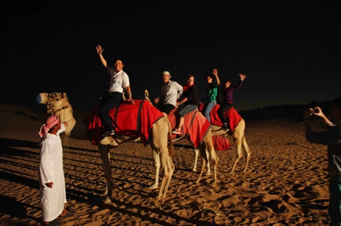 Cưỡi lạc đà khách du lịch ưa thích Cưỡi lạc đà khách du lịch ưa thích