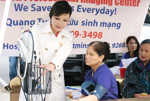 đễ đo áp huyết , thữ đường trong máu , khám răng , tư vấn về thuốc men và sức khõe cho đông đão đồng bào . đễ đo áp huyết , thữ đường trong máu , khám răng , tư vấn về thuốc men và sức khõe cho đông đão đồng bào .