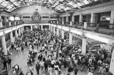 This building combining laconic facade with glass elements and arches reminds one of Italian palazzo interpretation. This building combining laconic facade with glass elements and arches reminds one of Italian palazzo interpretation.