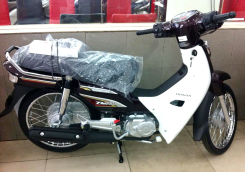 Super Dream tại đại lý ủy quyền của Honda Việt Nam.