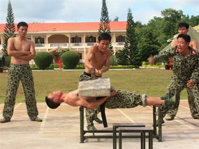 nguoi-sat-6495-1379210445.jpg