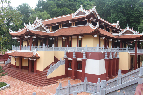 cong-trinh-la-moc-trai-phep-trong-di-tich-chua-huong