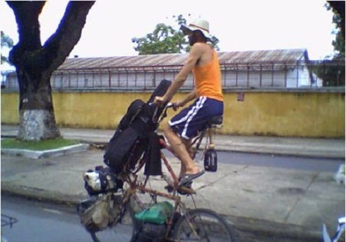 Chạy xe thế này cho dễ quan sát tình hình giao thông.