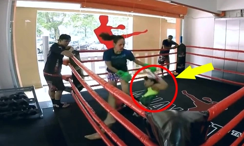 nu-cao-thu-muay-thai-gia-nai-ha-guc-hai-vo-si-nam-tren-san-dau