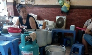 Chủ quán bún lại chửi thằng nhà quê đòi ăn bát 20.000 nóng trên Vitalk