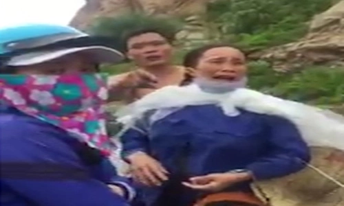 tai-xe-dung-khoc-vi-dam-dong-lao-vao-hoi-cua-xe-tai-bi-chay-1