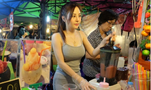 vi-sao-quan-nuoc-ep-nay-dot-nhien-dong-khach-du-doi