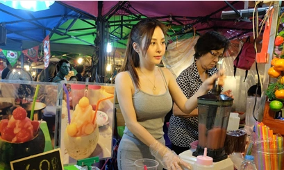 vi-sao-quan-nuoc-ep-nay-dot-nhien-dong-khach-du-doi