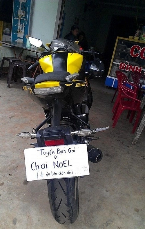 Tuyển bạn gái chân dài đi chơi Noel.