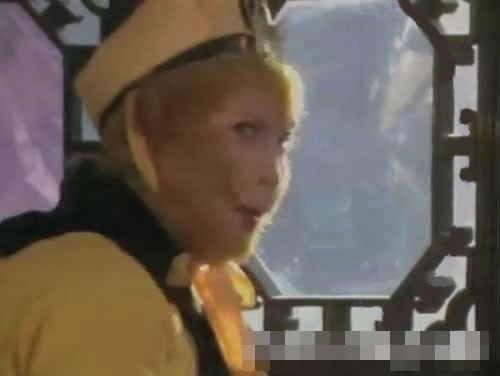 nhung-loi-hai-huoc-trong-phim-tay-du-ky-1986-1