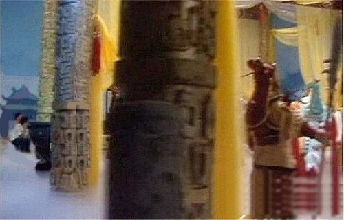 nhung-loi-hai-huoc-trong-phim-tay-du-ky-1986-4