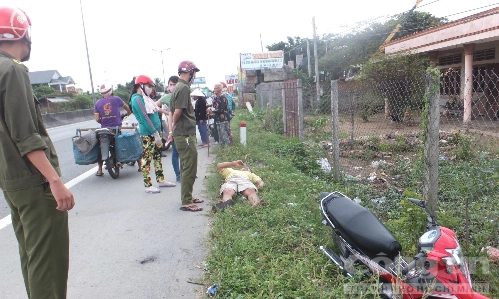 dai-gia-viet-mua-banh-phu-vang-ruou-vang-an-tet-nong-tren-mang-xh-3