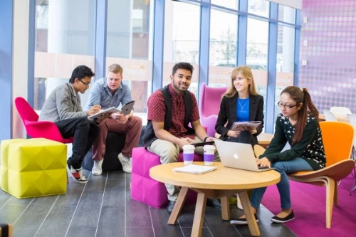 chuong-trinh-hoc-bong-cua-hon-2000-truong-tai-anh-australia-my