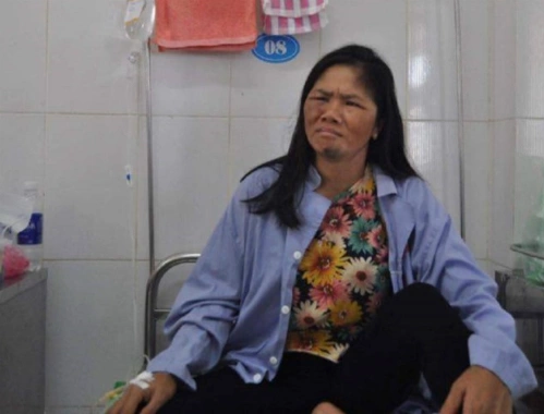co-gai-tung-tin-hai-phu-nu-bat-coc-vi-khong-duoc-xem-giay-ban-tam-5