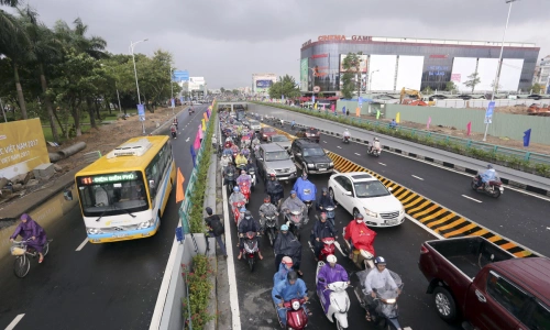 Phương tiện ùn ùn trải nghiệm hầm chui phục vụ APEC