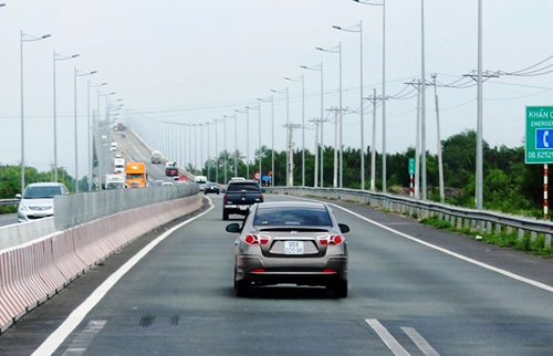 vuot-phai-loi-nhieu-tai-xe-viet-dang-hieu-sai