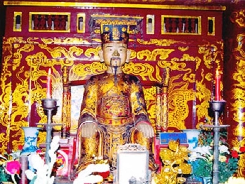 Một tượng thờ vua Đinh Tiên Hoàng. Ảnh: Báo Ninh Thuận