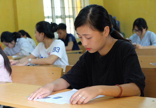 Thí sinh tham gia kỳ thi THPT quốc gia 2017. Ảnh: Quỳnh Trang.
