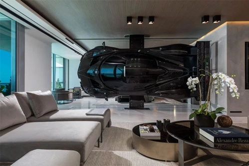 Vách ngăn giữa căn hộ cao cấp ở Miami là phần thân siêu xe Pagani Zonda R. Ảnh: Instagram.