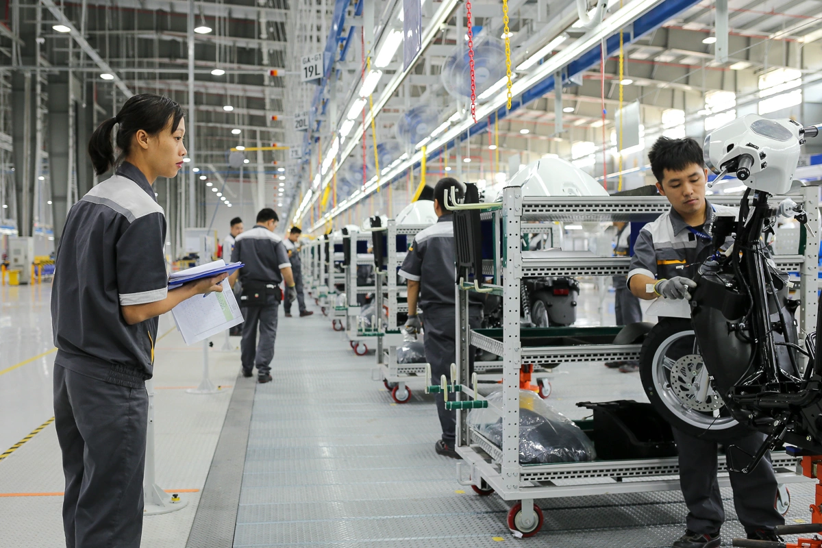 Bên trong nhà máy sản xuất xe máy VinFast - VnExpress