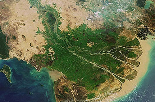 Sông Cửu Long ở đồng bằng Tây Nam Bộ.