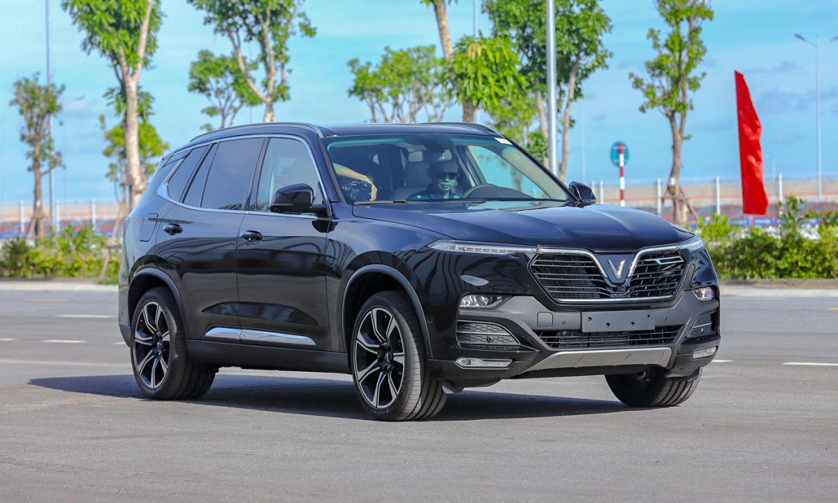 Top 3 mẫu xe 7 chỗ VinFast đáng mua nhất năm 2023 1 VinFast Lux SA2.0 - SUV 7 chỗ mới cho khách Việt - VnExpress