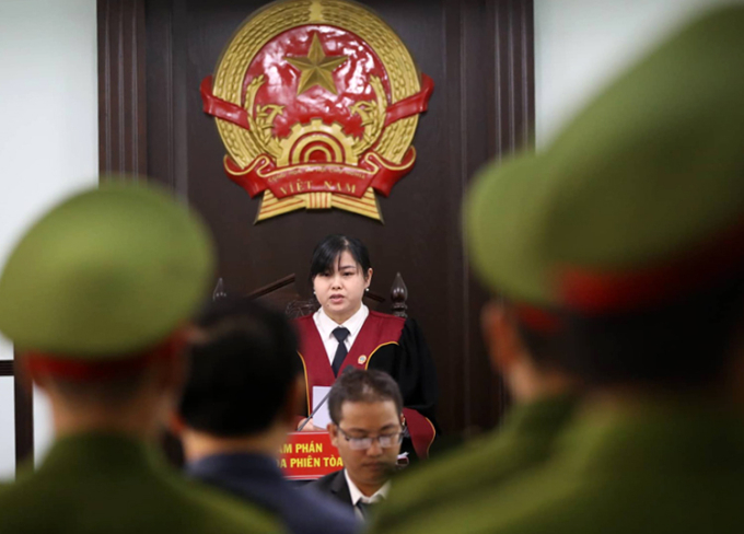 Thẩm phán Nguyễn Thị Thanh Thảo tuyên án. Ảnh: Hữu Khoa.