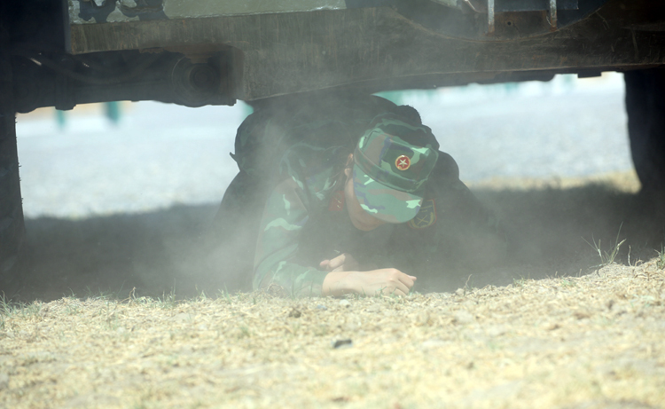 Nữ chiến sĩ đặc công cõng thương binh nặng 80kg ở Army Games - page 3 - 1