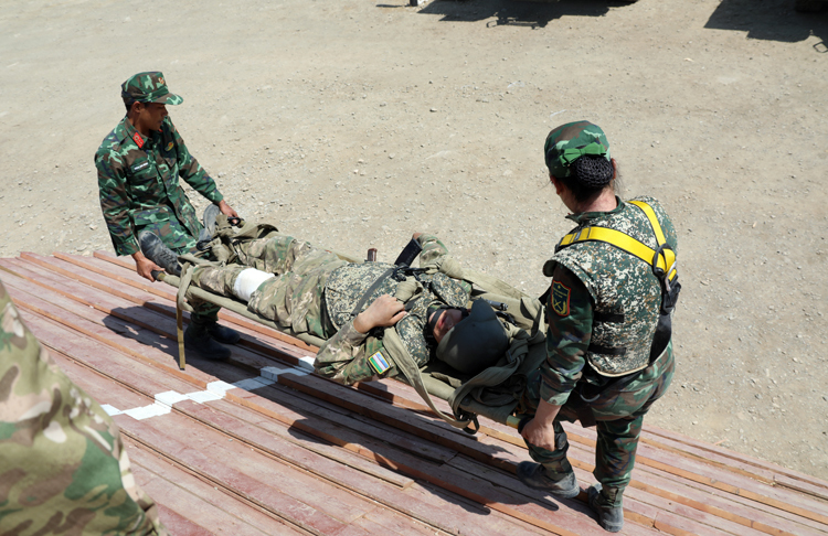 Nữ chiến sĩ đặc công cõng thương binh nặng 80kg ở Army Games - page 3 - 6