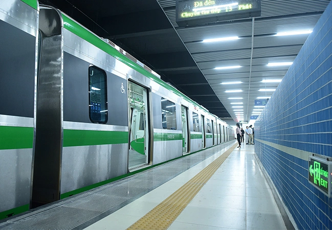 Tàu Cát Linh - Hà Đông vận hành thử với tần suất như khai thác thương mại. Ảnh: Giang Huy.