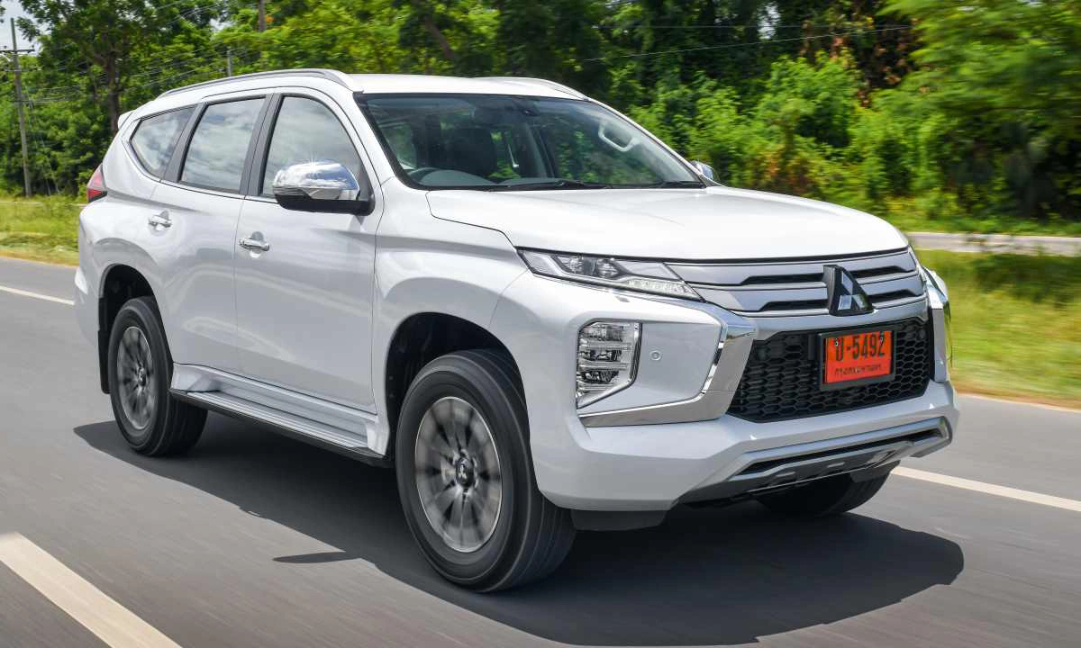 SO SÁNH PAJERO SPORT 2021