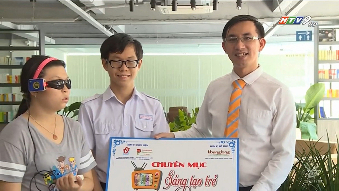 Minh Anh được tổ chức SEC - Sustainable Education for Community đỡ đầu thành lập câu lạc bộ SEC và thực hiện dự án Cải thiện chất lượng cuộc sống cho người khiếm thị.