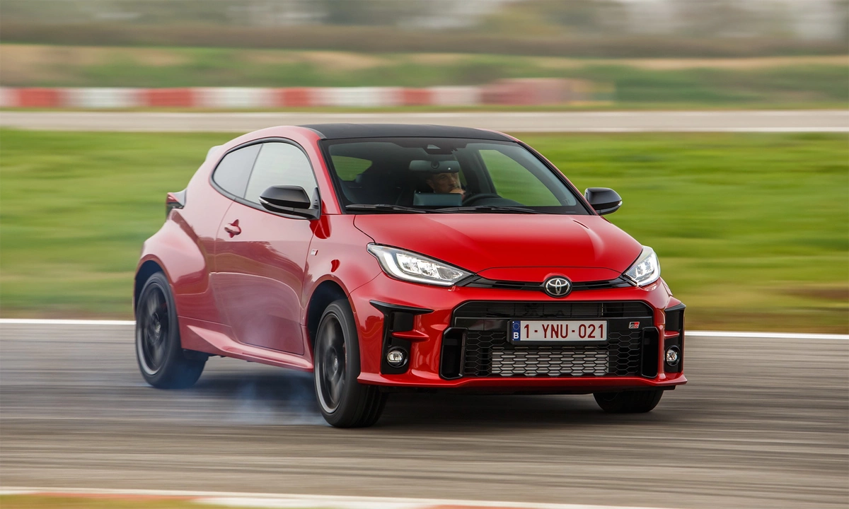 Toyota Gr Yaris Giá Bao Nhiêu? Giá Lăn Bánh, Đánh Giá, So Sánh (2024) 3 Các Yếu Tố Ảnh Hưởng Đến Giá Toyota GR Yaris: Phiên Bản, Option, Khuyến Mãi