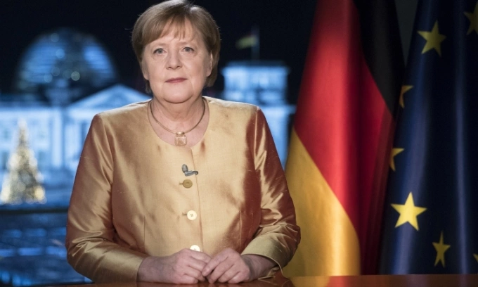 Thủ tướng Đức Angela Merkel trong bài phát biểu năm mới trên truyền hình hôm 31/12. Ảnh: AFP.