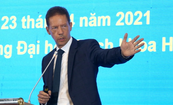 Ông Keynote Speaker nói về chuyển dịch năng lượng. Ảnh: Gia Chính