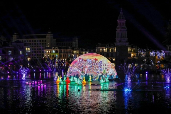 Sắc màu Venice Hội Kỷ lục gia Việt Nam công nhận là Show diễn nghệ thuật thực cảnh đa phương tiện trên mặt nước lớn nhất Việt Nam lấy cảm hứng từ tinh hoa văn hóa Châu Âu.