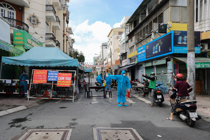 Một chốt chặn ở đường Vườn Chuối, quận 3, ngày 30/7. Ảnh: Quỳnh Trần