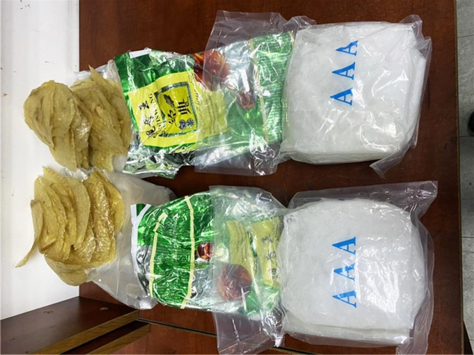 Các túi cá khô chứa 3,6 kg ma tuý đá. Ảnh: Hải quan
